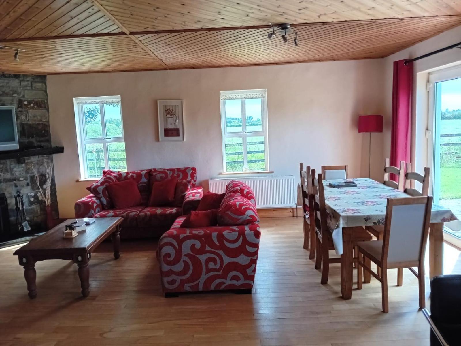 Katy Kellys Countryside Self Catering Cottage 로스코먼 외부 사진