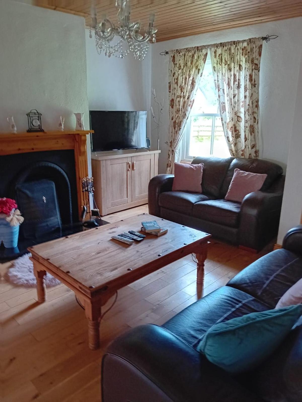 Katy Kellys Countryside Self Catering Cottage 로스코먼 외부 사진