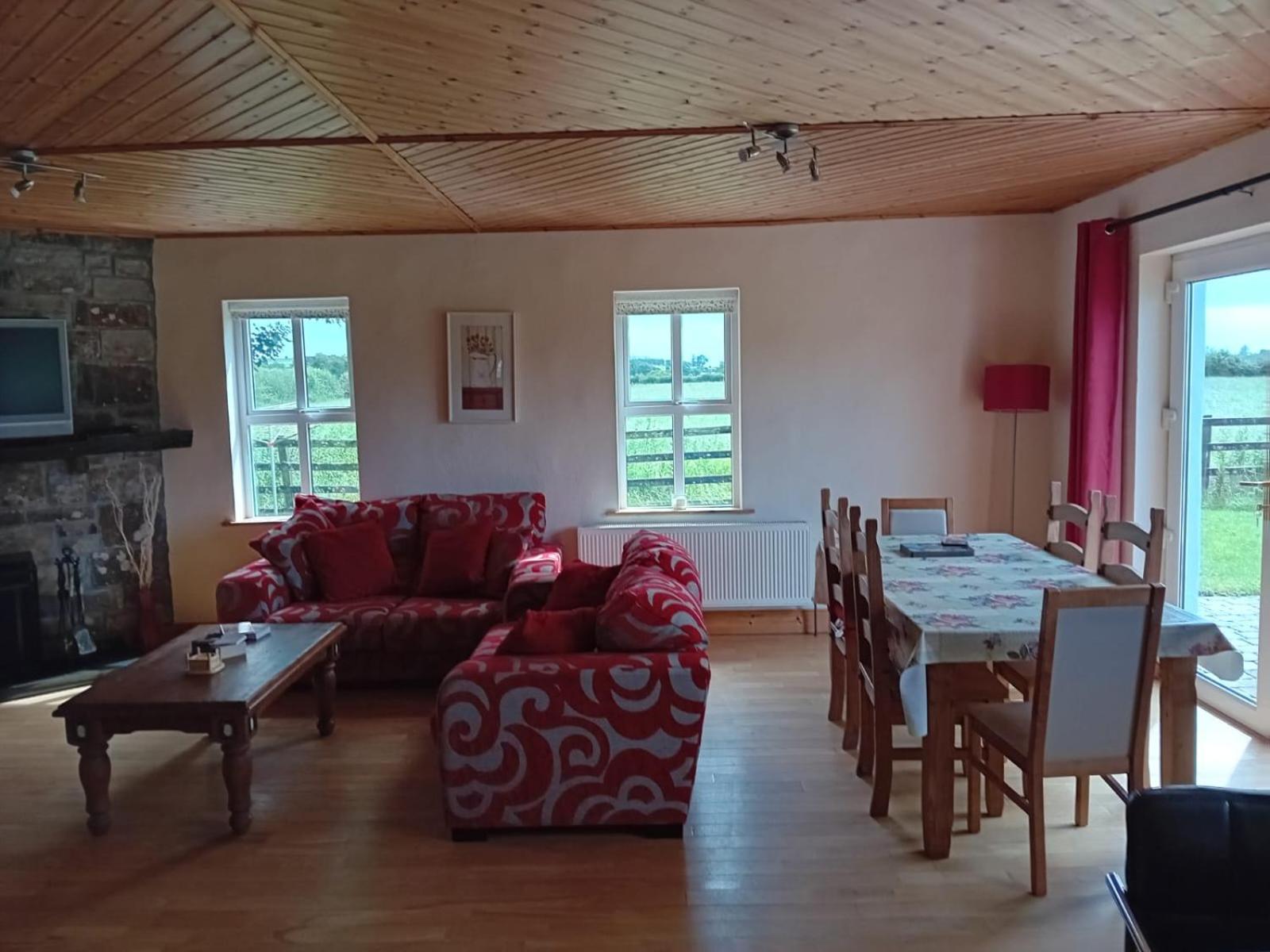 Katy Kellys Countryside Self Catering Cottage 로스코먼 외부 사진